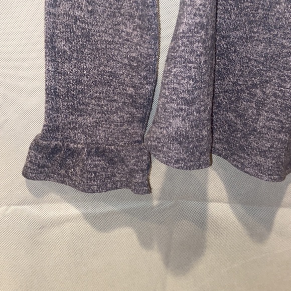 Elle Women’s Sweater in Grey with Scalloped Sleeves - Size Medium - Picture 3 of 4